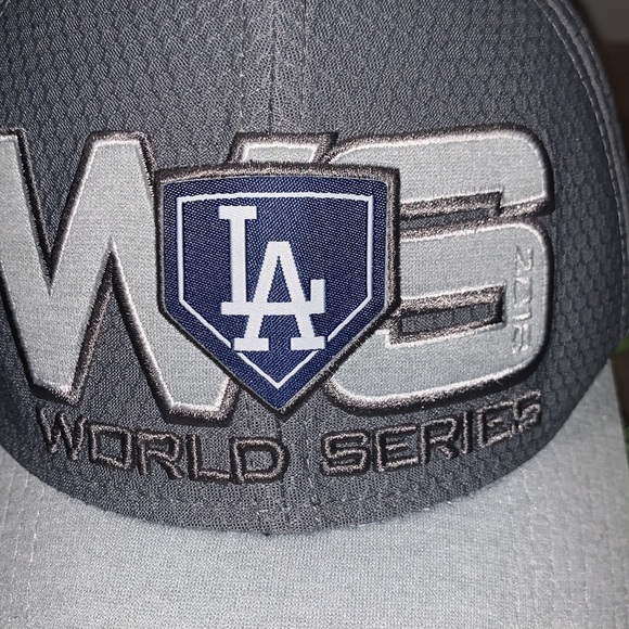 NEW ERA LA DODGERS 2018 WORLD SERIES CHAMPION CAP - Picture 3 of 11